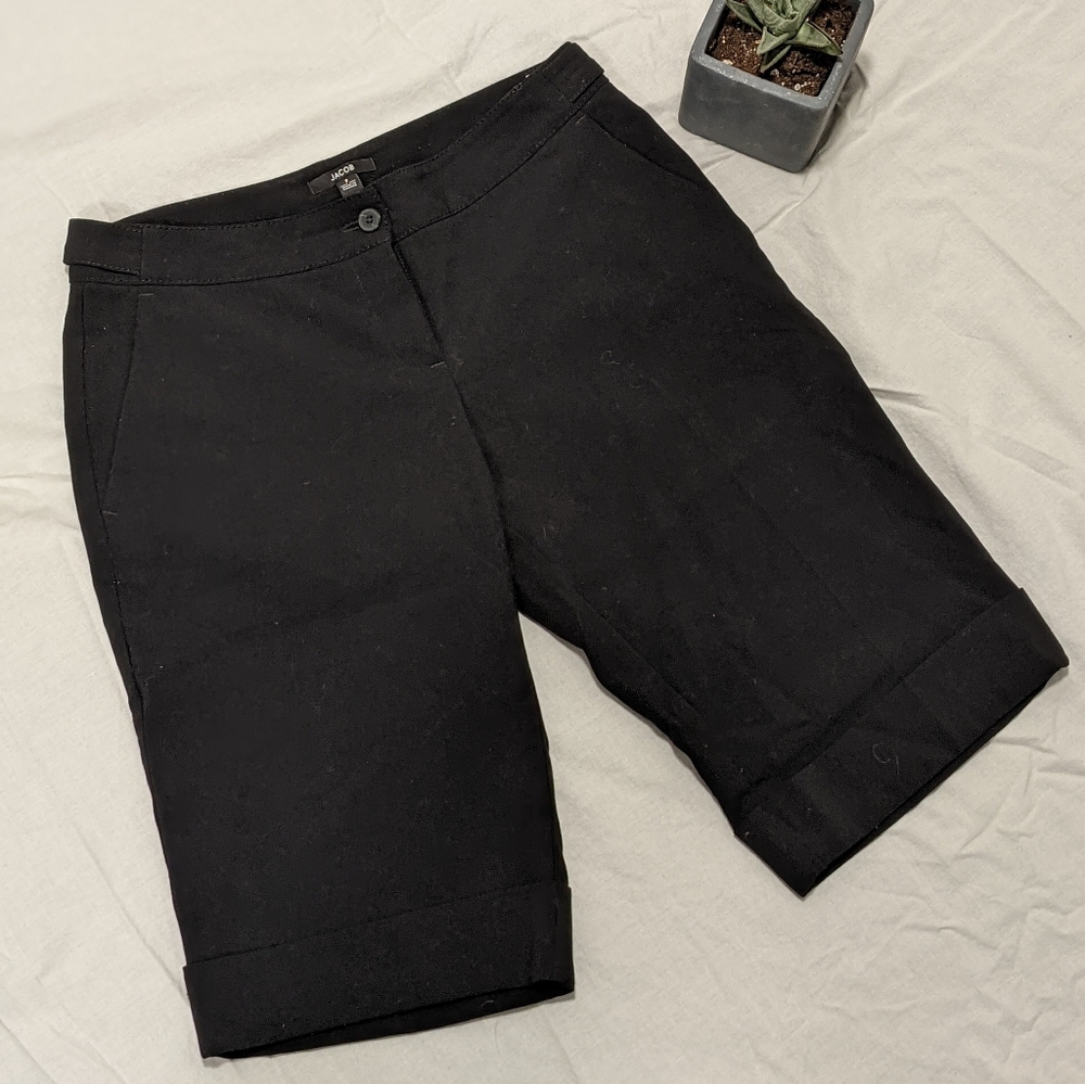 Cuffed Bermuda shorts